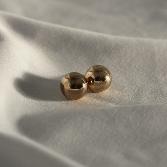 Gold Globe studs - Picture 1 of 3